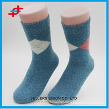 Novo estilo de lã angorá com meias tubulares quentes casuais de tricô